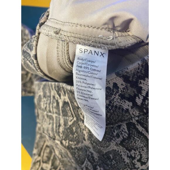Spanx Jean-ish Ankle Leggings Taupe Snakeskin Women’s Medium Stretch Athleisure - Picture 3 of 3